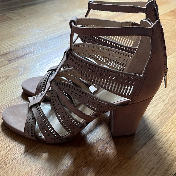 Vince Camuto heels size 8.5 - Picture 1 of 5